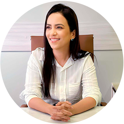 Retrato da Dra. Ariana Amorim em seu consultório